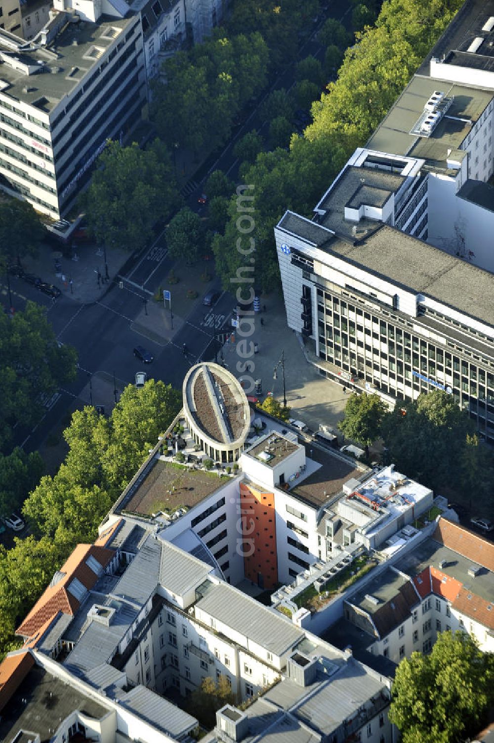 Berlin from above - Blick auf das Büro- und Geschäftshaus Ku´damm 38/39 am Kurfürstendamm in Charlottenburg. Ein Projekt der city.bauten mbH.