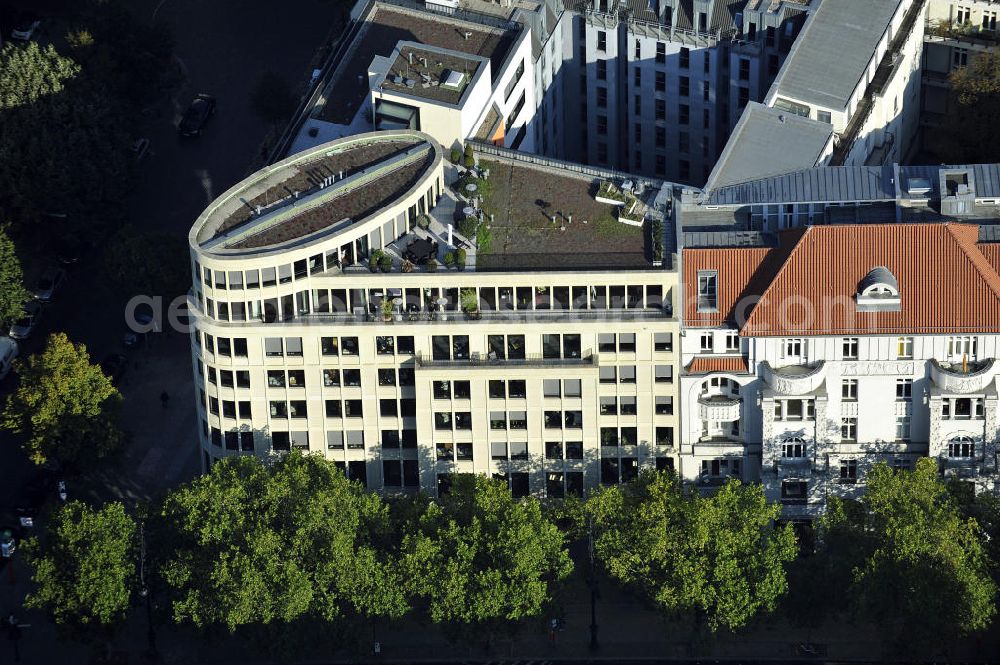 Aerial photograph Berlin - Blick auf das Büro- und Geschäftshaus Ku´damm 38/39 am Kurfürstendamm in Charlottenburg. Ein Projekt der city.bauten mbH.