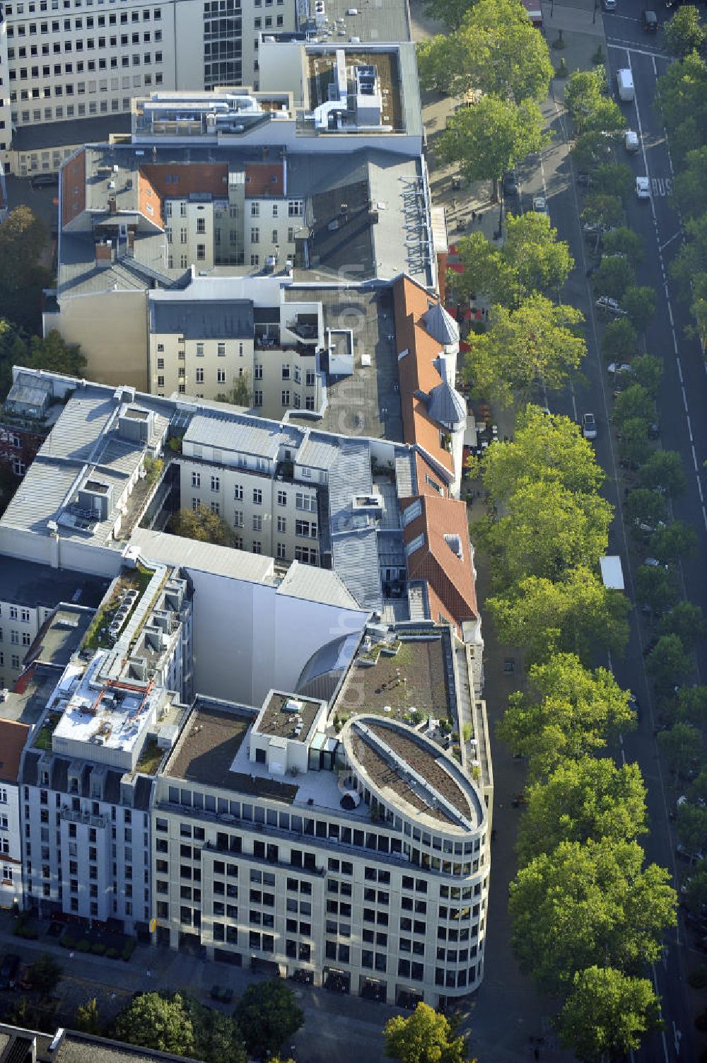 Aerial image Berlin - Blick auf das Büro- und Geschäftshaus Ku´damm 38/39 am Kurfürstendamm in Charlottenburg. Ein Projekt der city.bauten mbH.