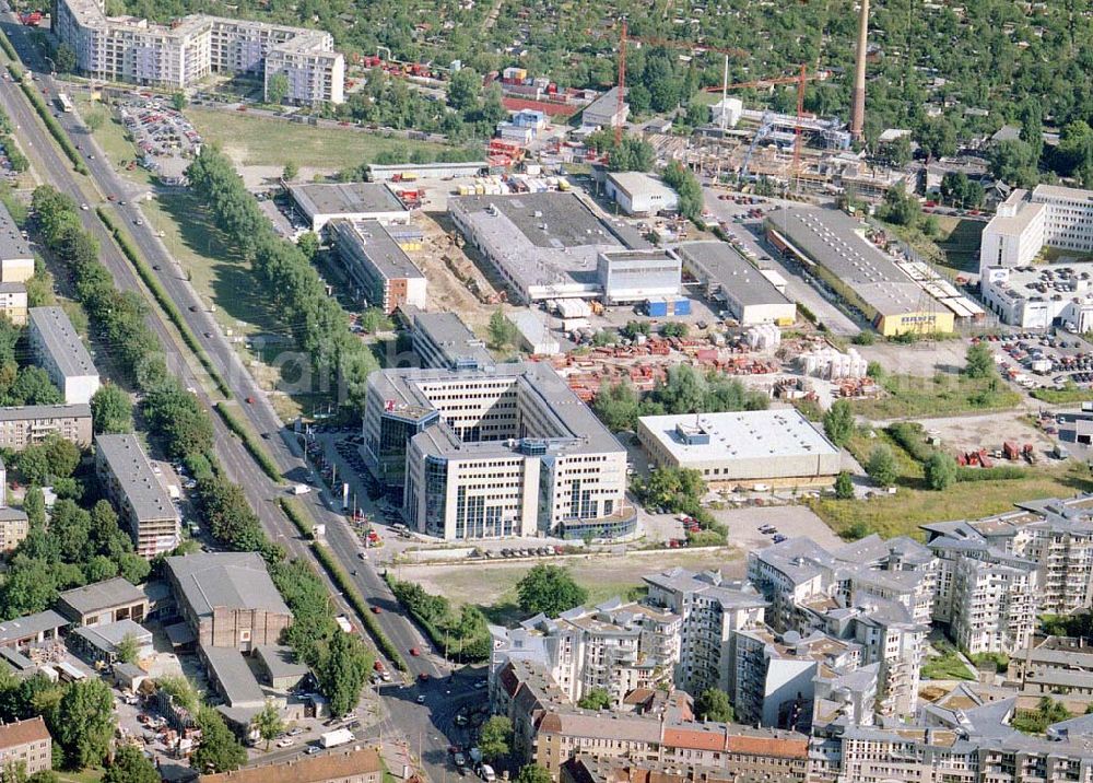 Berlin - Weißensee from above - Büro- und Geschäftshaus Prenzlauer Carree an der Prenzlauer Allee in Berlin - Weißensee.