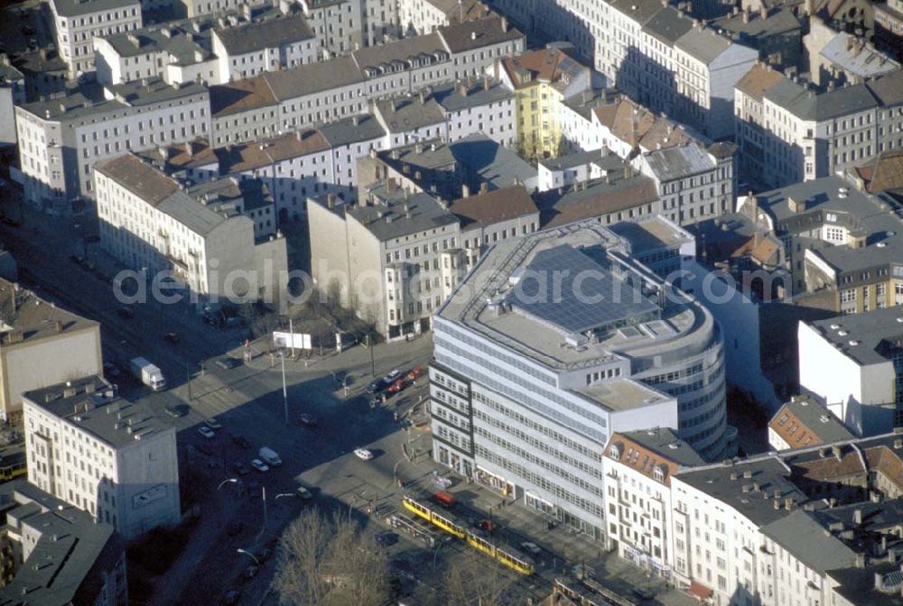 Aerial photograph Berlin - PRENZLAUER BERG - Büro- und Geschäftshaus an der Schönhauser Alle / Ecke Torstraße in Berlin-Prenzlauer Berg. 1995