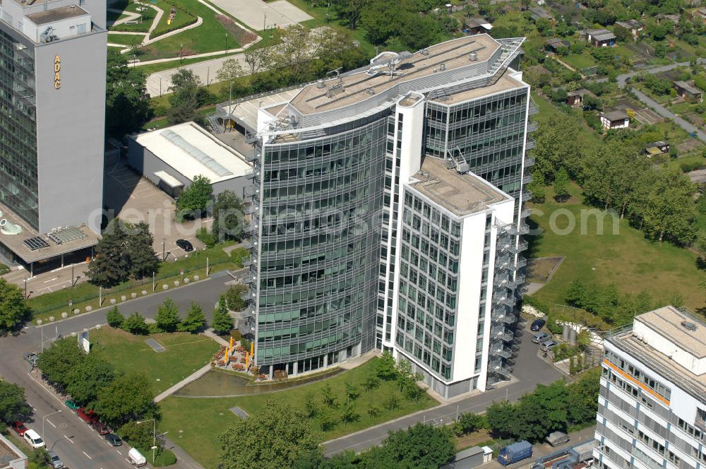 Aerial photograph Frankfurt am Main - Blick auf das Büro- und Geschäftshaus Sigma an der Lyoner Straße 20 in Frankfurt-Niederrad an der A5. Eigentümer des modernen Hochhauses ist die Internationales Immobilien- Institut GmbH iii , ein Tochterunternehmen der HypoVereinsbank AG. View of the skyscraper Sigma in the Lyon Road 20 in Frankfurt-Niederrad on the A5. Ownership of the modern office building is the International Real Estate Institute iii , a subsidiary of HypoVereinsbank AG.