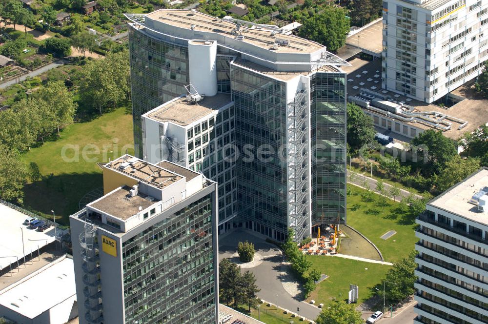 Aerial photograph Frankfurt am Main - Blick auf das Büro- und Geschäftshaus Sigma an der Lyoner Straße 20 in Frankfurt-Niederrad an der A5. Eigentümer des modernen Hochhauses ist die Internationales Immobilien- Institut GmbH iii , ein Tochterunternehmen der HypoVereinsbank AG. View of the skyscraper Sigma in the Lyon Road 20 in Frankfurt-Niederrad on the A5. Ownership of the modern office building is the International Real Estate Institute iii , a subsidiary of HypoVereinsbank AG.