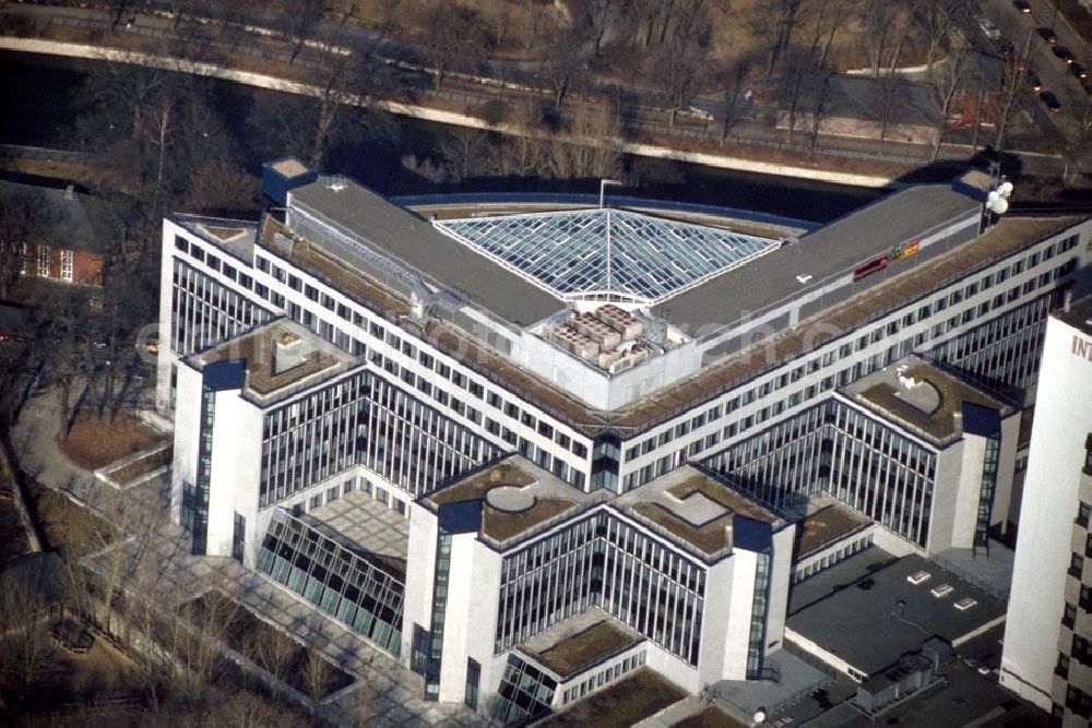 Aerial photograph Berlin - Charlottenburg - Büro- und Geschäftshaus der Trigon AG am Katharina-Heinroth-Ufer in Berlin Charlottenburg 1995