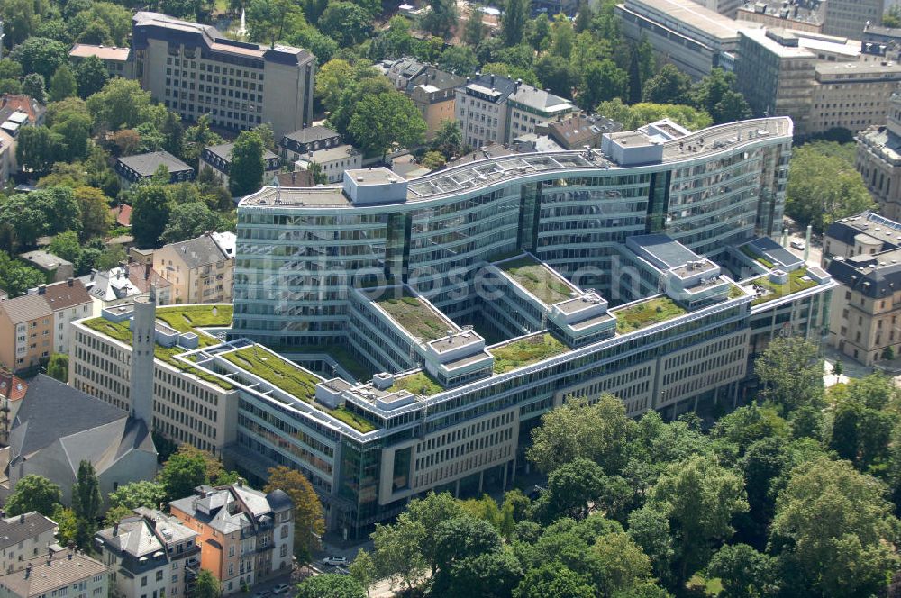 Aerial image Frankfurt am Main - Blick auf das Büro- und Geschäftshaus Frankfurter Welle. Die Welle ist ein nach Plänen der JSK Architekten errichtetes dreiteiliges Gebäudeensemble im Stadtteil Westend-Süd. Derzeitiger Eigentümer des Komplexes ist die Argoneo Real Estate GmbH. View of the office and commercial Frankfurter Welle. The shaft is one built and designed by the architects JSK three-piece ensemble of buildings in the district Westend-South. The current owner of the complex is the argoneo Real Estate GmbH.