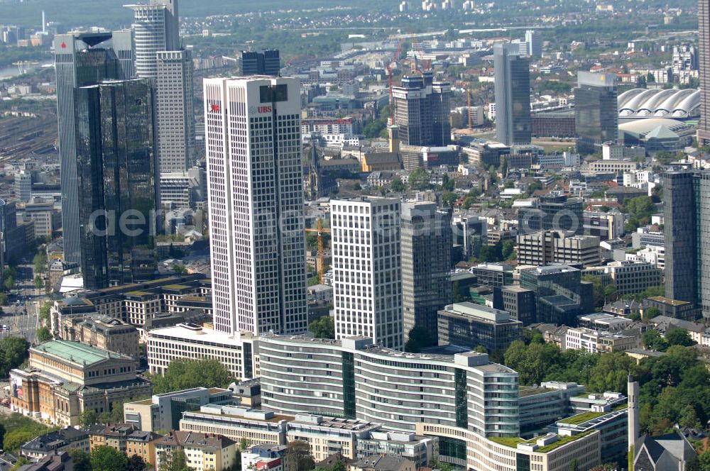 Aerial photograph Frankfurt am Main - Blick auf das Büro- und Geschäftshaus Frankfurter Welle. Die Welle ist ein nach Plänen der JSK Architekten errichtetes dreiteiliges Gebäudeensemble im Stadtteil Westend-Süd. Derzeitiger Eigentümer des Komplexes ist die Argoneo Real Estate GmbH. View of the office and commercial Frankfurter Welle. The shaft is one built and designed by the architects JSK three-piece ensemble of buildings in the district Westend-South. The current owner of the complex is the argoneo Real Estate GmbH.