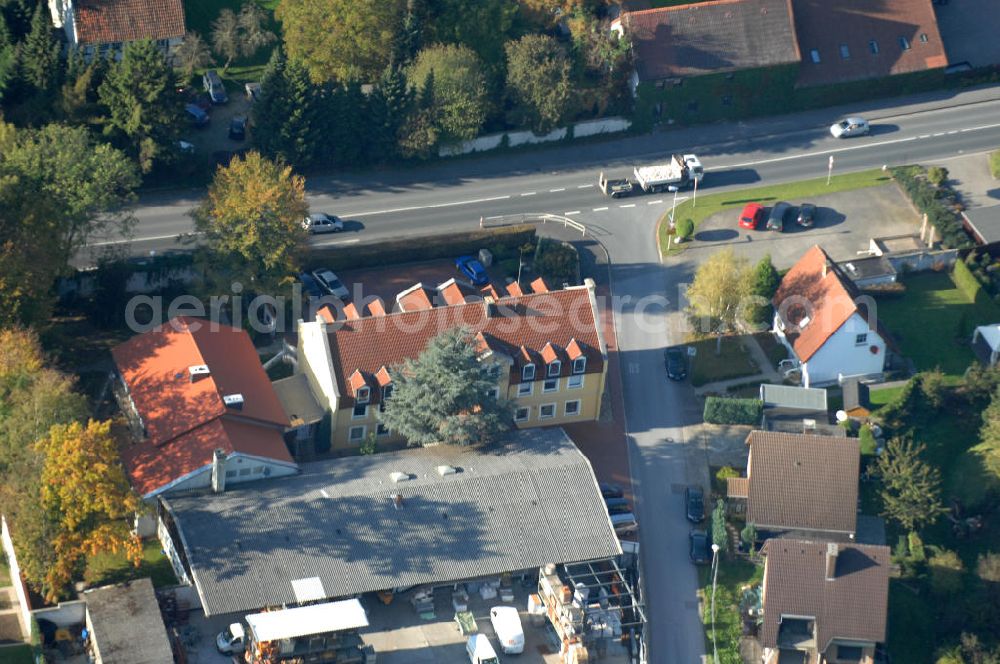 Unna from above - Büro- und Geschäftshaus, zugleich Firmenhauptsitz der Unternehmensgruppe Markus Gerold an der Vaerstbrücke 1 in 59425 Unna.