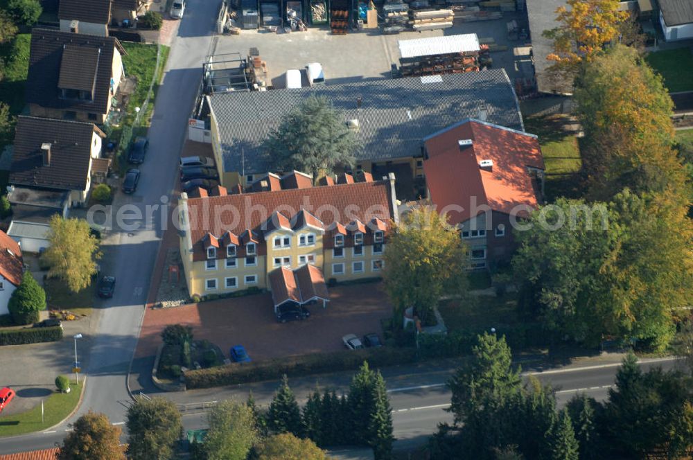 Unna from the bird's eye view: Büro- und Geschäftshaus, zugleich Firmenhauptsitz der Unternehmensgruppe Markus Gerold an der Vaerstbrücke 1 in 59425 Unna.