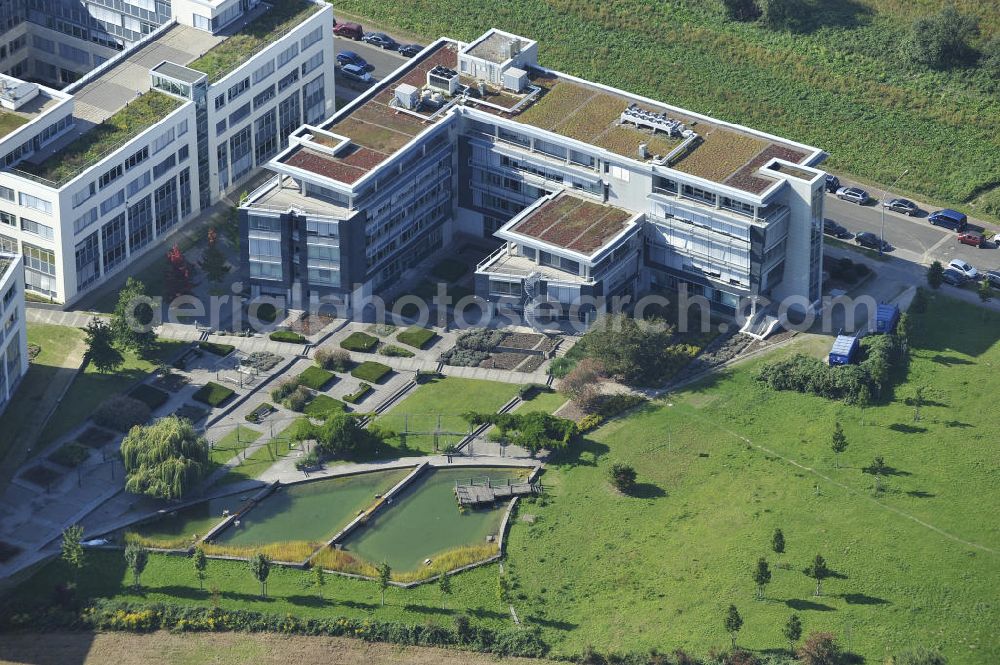 Aerial image Frankfurt am Main - Blick auf das Büro- und Geschäftshausareal an der Wilhem-Fey-Strasse / Flurscheideweg am Eschborner Dreieck im Stadtteil Sossenheim. Ein Projekt der UniCredit Group - vormals HVB Immobilien.