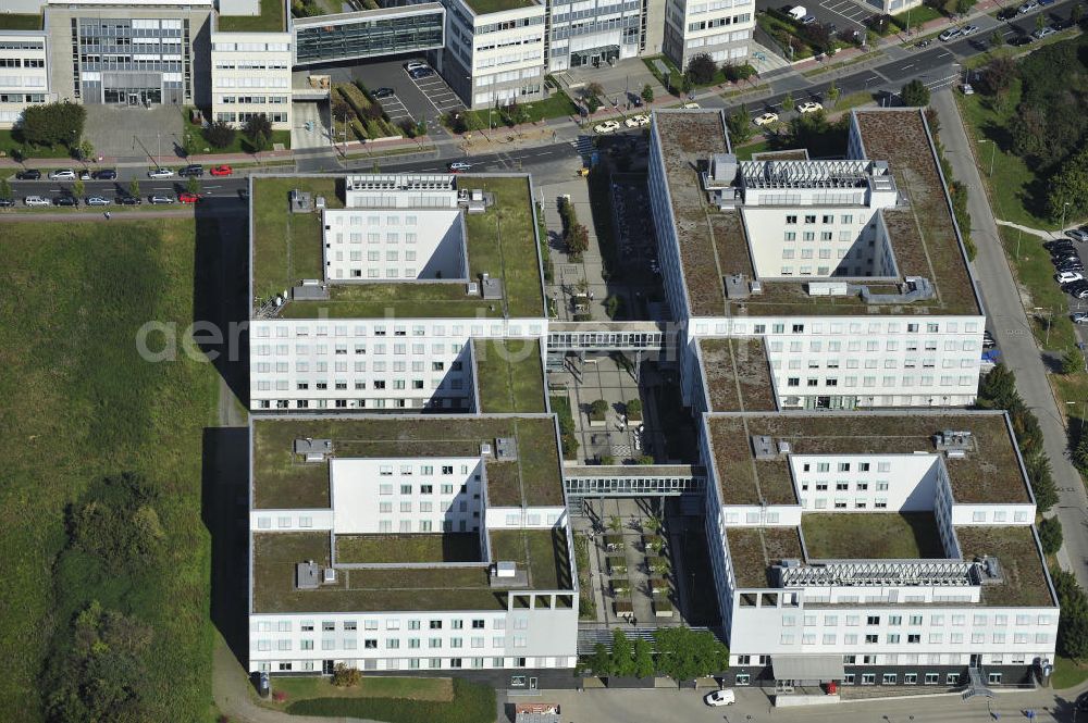 Aerial image Frankfurt am Main - Blick auf das Büro- und Geschäftshausareal an der Wilhem-Fey-Strasse / Flurscheideweg am Eschborner Dreieck im Stadtteil Sossenheim. Ein Projekt der UniCredit Group - vormals HVB Immobilien.