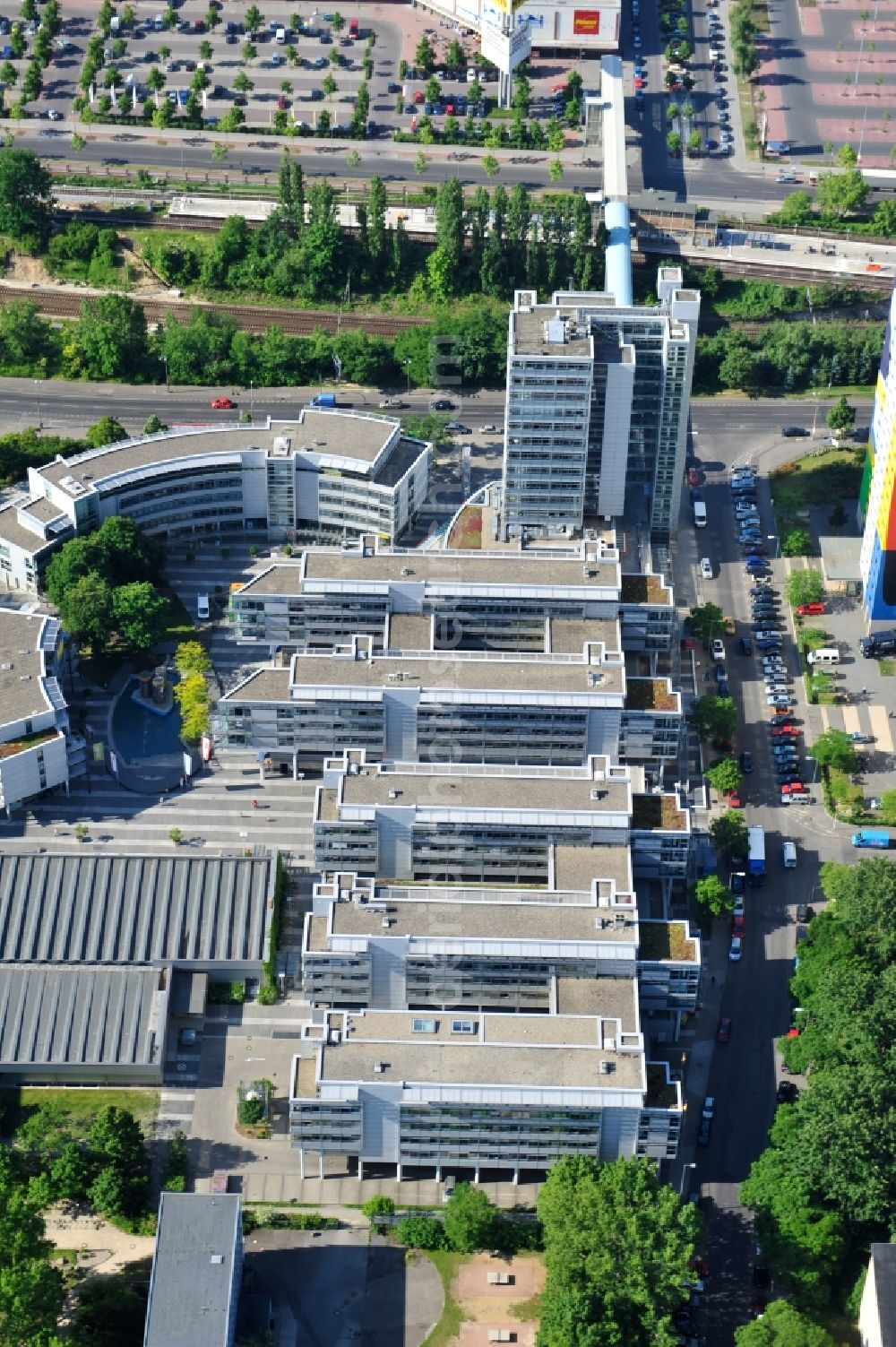 Berlin from above - Office and commercial building brain area Storkower arc of Jost Hurler investment and management company GmbH in Storkower Strasse in Berlin