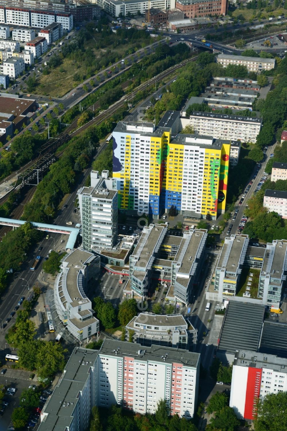 Berlin Friedrichshain from the bird's eye view: Office and commercial building brain area Storkower arc of Jost Hurler investment and management company GmbH in Storkower Strasse in Berlin