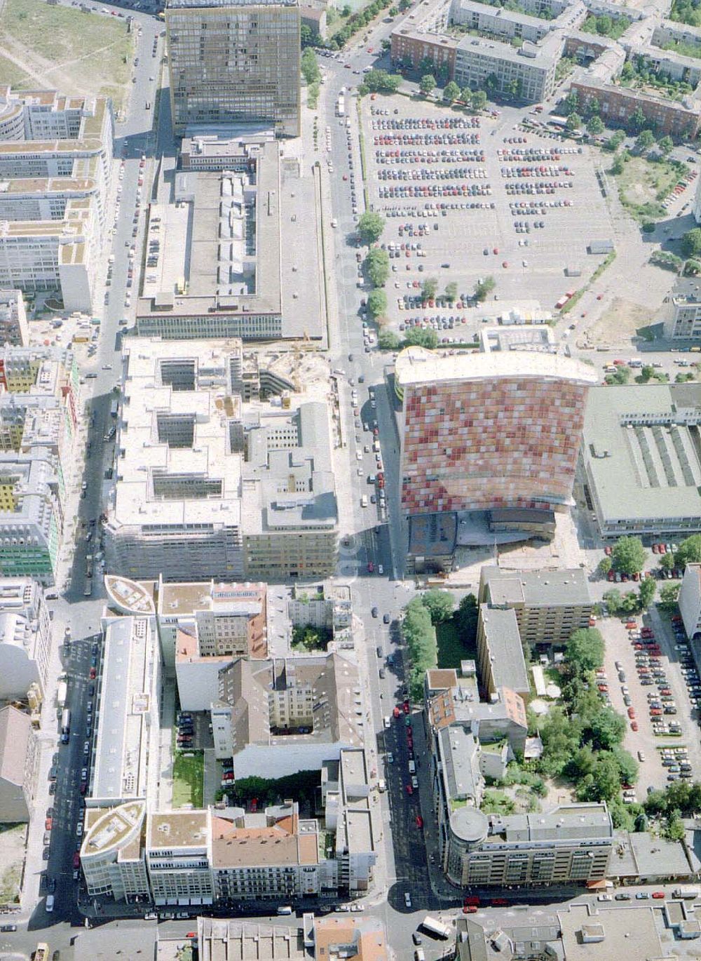 Berlin - Kreuzberg from above - Büro- und Geschäftshausbau an der Kochstraße in Berlin - Kreuzberg.