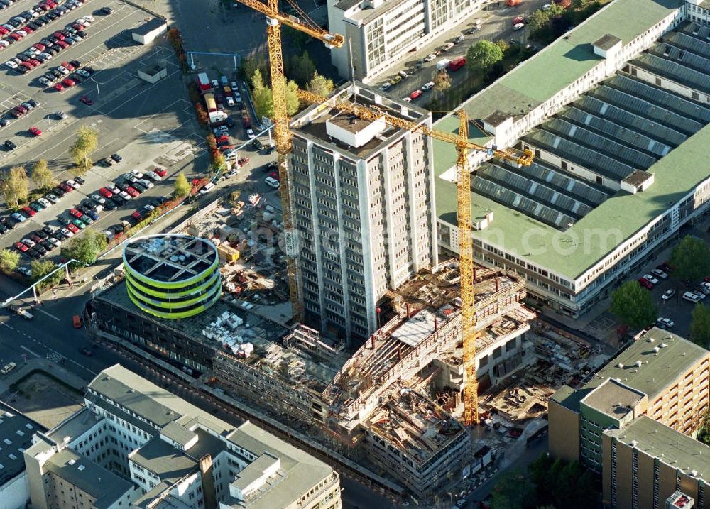 Aerial image Berlin - Kreuzberg - Büro- und Geschäftshausbau an der Kreuzberger Kochstraße.