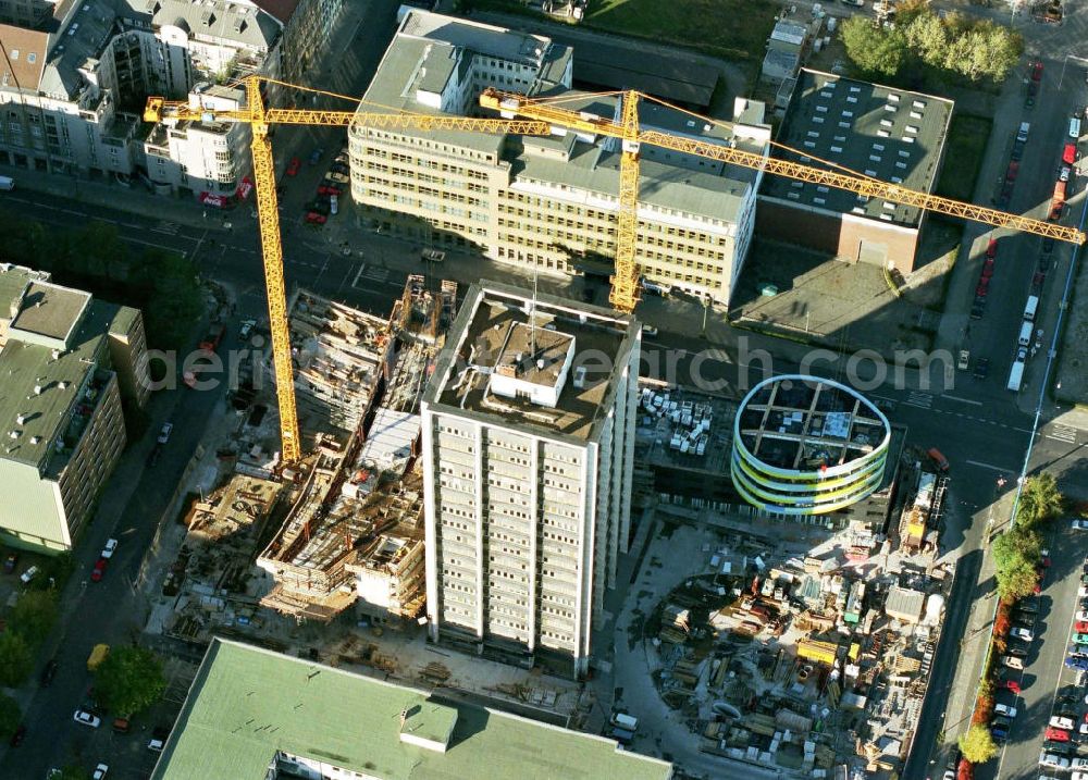 Aerial image Berlin - Kreuzberg - Büro- und Geschäftshausbau an der Kreuzberger Kochstraße.