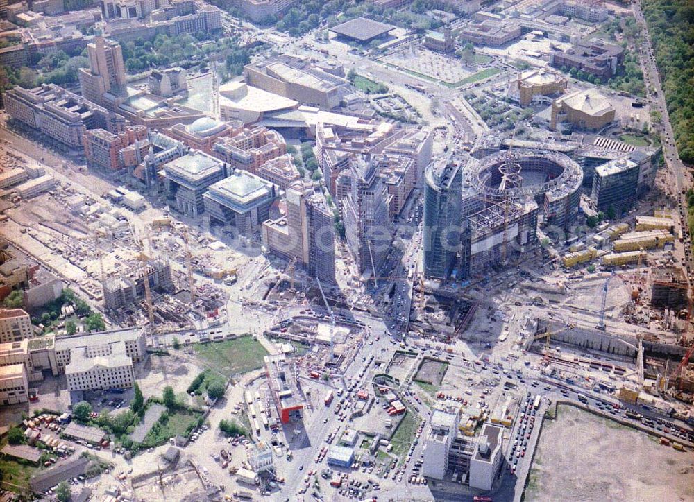 Berlin from the bird's eye view: Büro- und Geschäftshausbau am Leipziger Platz in Berlin-Mitte.