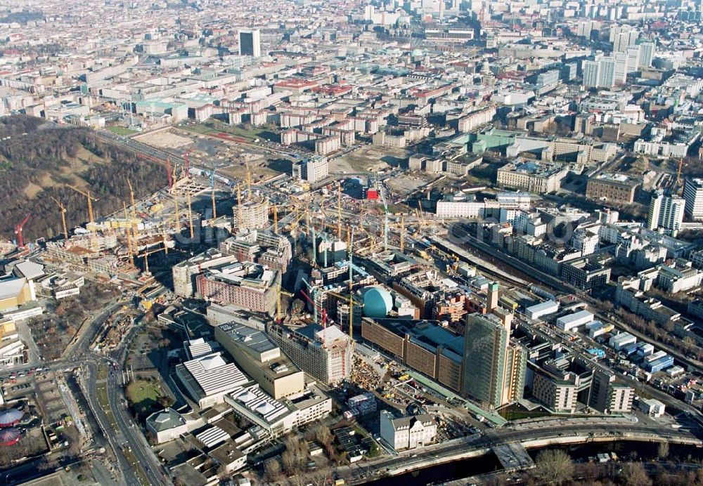 Aerial photograph Berlin-Tiergarten - Büro- und Geschäftshausbau am Potsdamer Platz in Berlin-Tiergarten