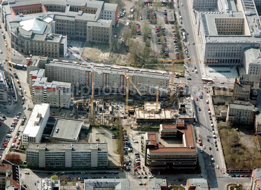 Berlin from the bird's eye view: Büro- und Geschäftshausbau an der Wilhelmstraße / Leipziger Straße in Berlin - Mitte. Gemeinschaftsprojekt der HUK Coburg, Bayerische Landesbank und ABG Unternehmensgruppe München, Köln, Frankfurt AP der HUK Coburg Immobilien Herr Schubert , Tel: 09561 / 96 14 15