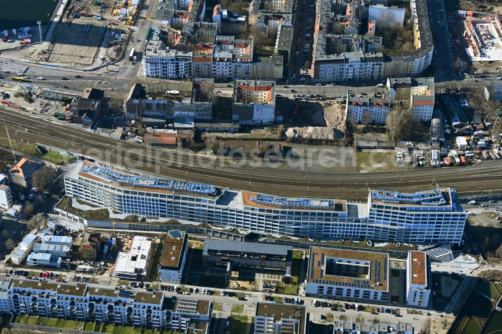 Aerial photograph Berlin - New office and commercial building B:HUB on Kynaststrasse - Alt-Stralau in Berlin, Germany