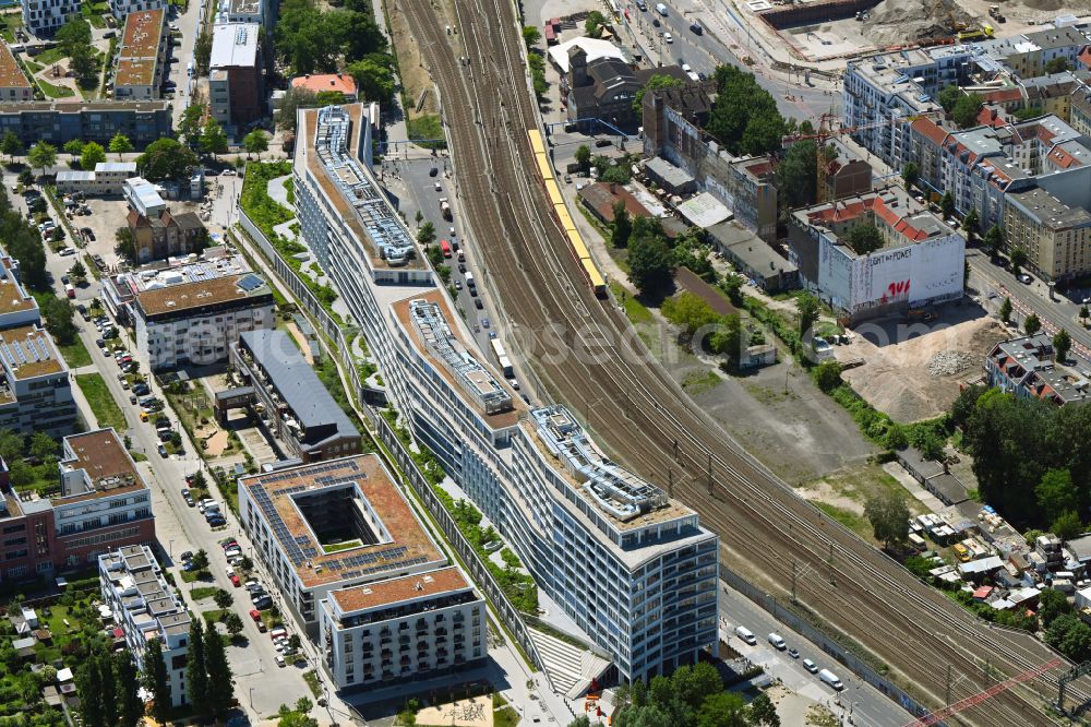 Aerial photograph Berlin - New office and commercial building B:HUB on Kynaststrasse - Alt-Stralau in Berlin, Germany