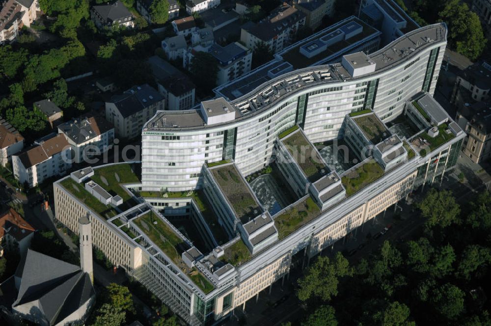 Frankfurt am Main from the bird's eye view: Büro- und Geschäftshauskomplex Frankfurter Welle am Bankenviertel. Das Cityquartier Frankfurter Welle wurde im Mai 2007 von der Union Investment Real Estate AG (ehemals DIFA) an Morgan Stanley Real Estate Fund (MSREF) und an die IVG Immobilien AG verkauft. Kontakt MSREF: Morgan Stanley Bank AG, Junghofstraße 13-15, 60311 Frankfurt am Main, Tel. +49(0)69 216644-00, Fax +49(0)69 216644-99, E-Mail: info@MorganStanleyIQ.de; Kontakt IVG: IVG Immobilien AG, Zan derstraße 5-7, 53177 Bonn, Tel. +49(0)228 844-0, Fax +49(0)228 844-107, E-Mail: info@ivg.de; Kontakt Vermietung: CORPUS SIREO Asset Management GmbH, Jahnstraße 46, 63150 Heusenstamm, Tel. +49(0)6104 664-0, Fax +49(0)6104 664-599, E-Mail: frankfurterwelle@corpussireo.com