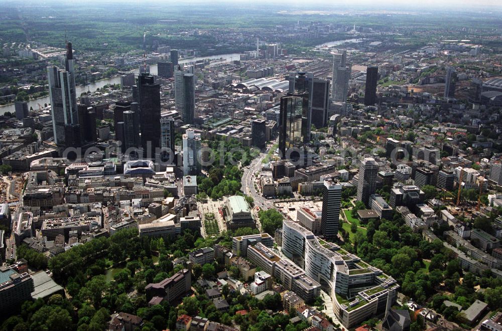 Aerial image Frankfurt am Main - Büro- und Geschäftshauskomplex Frankfurter Welle der DIFA am Bankenviertel in Frankfurt / Main.