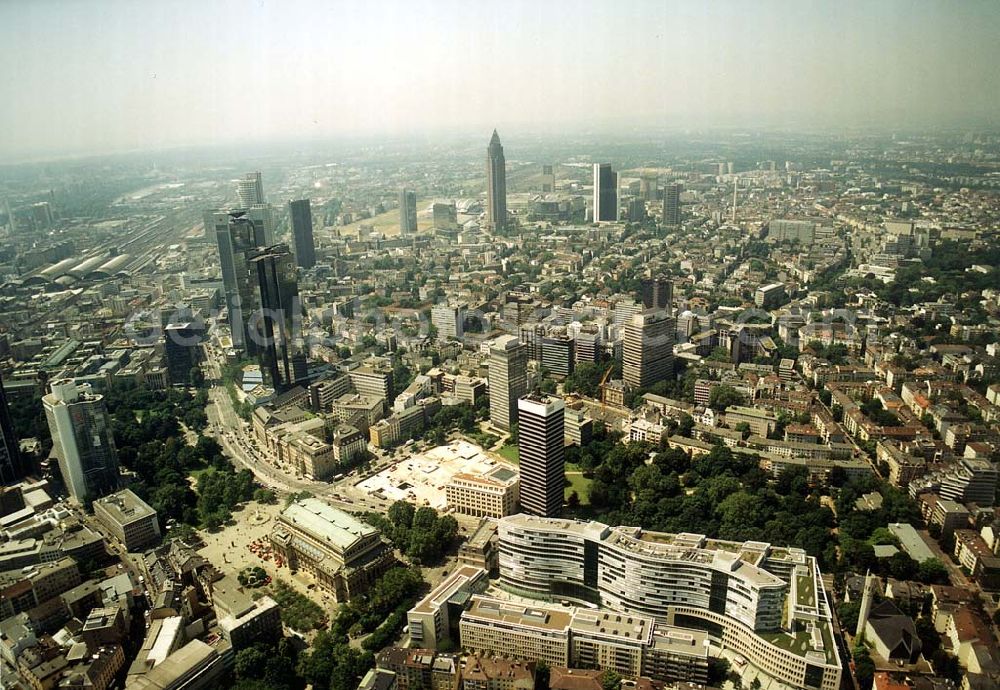 Frankfurt am Main from the bird's eye view: Büro- und Geschäftshauskomplex Frankfurter Welle der DIFA am Bankenviertel in Frankfurt / Main.