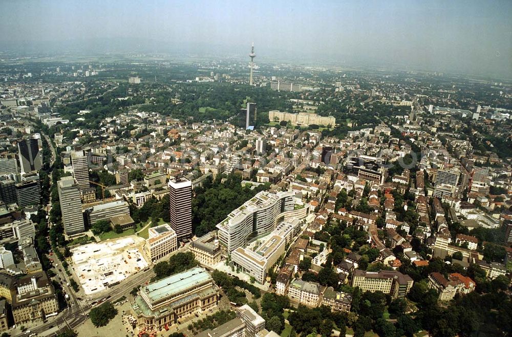 Aerial photograph Frankfurt am Main - Büro- und Geschäftshauskomplex Frankfurter Welle der DIFA am Bankenviertel in Frankfurt / Main.