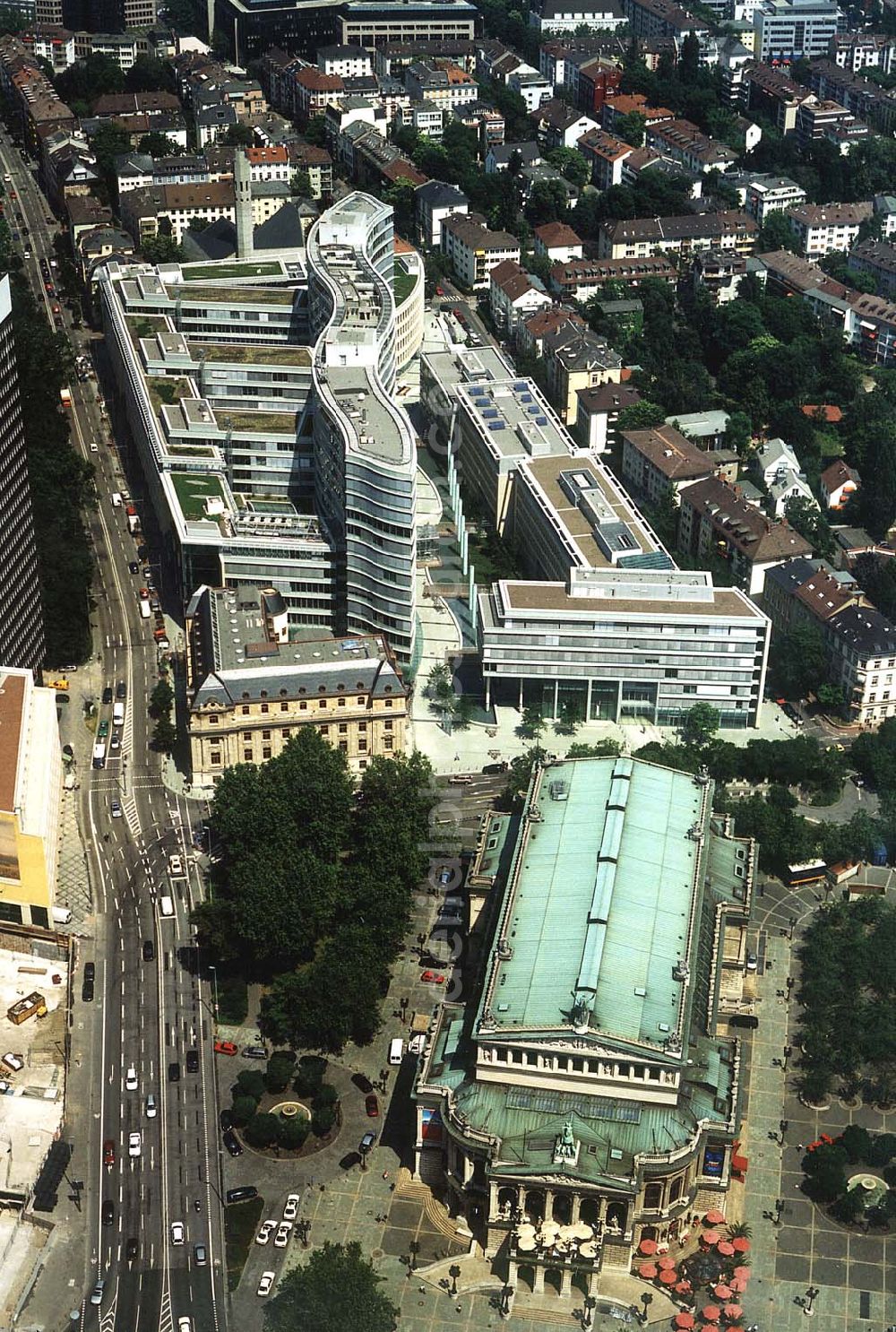 Frankfurt am Main from the bird's eye view: Büro- und Geschäftshauskomplex Frankfurter Welle der DIFA am Bankenviertel in Frankfurt / Main.