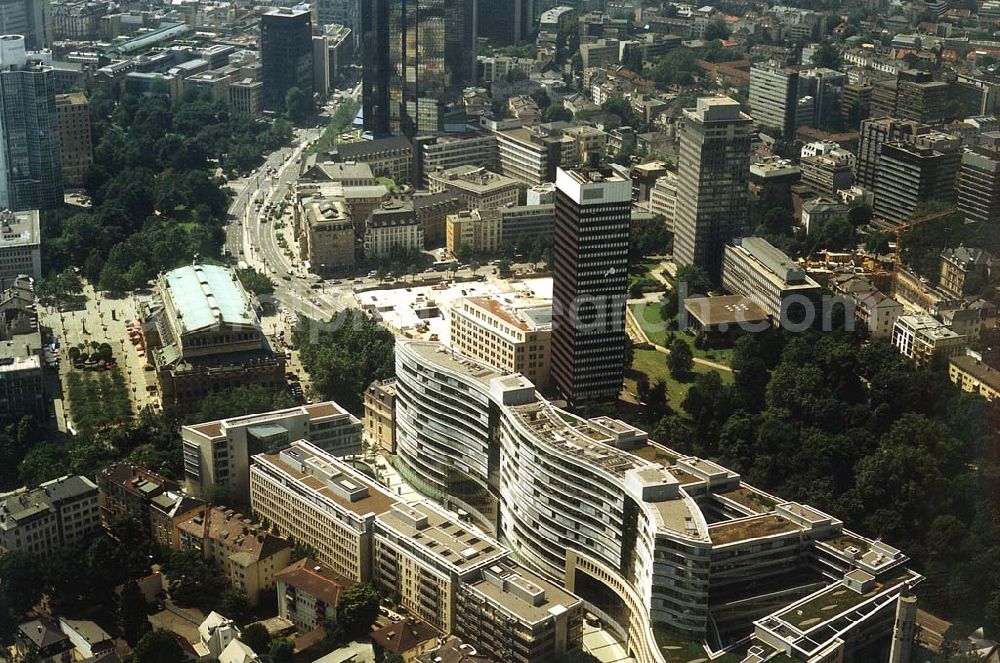 Frankfurt am Main from above - Büro- und Geschäftshauskomplex Frankfurter Welle der DIFA am Bankenviertel in Frankfurt / Main.