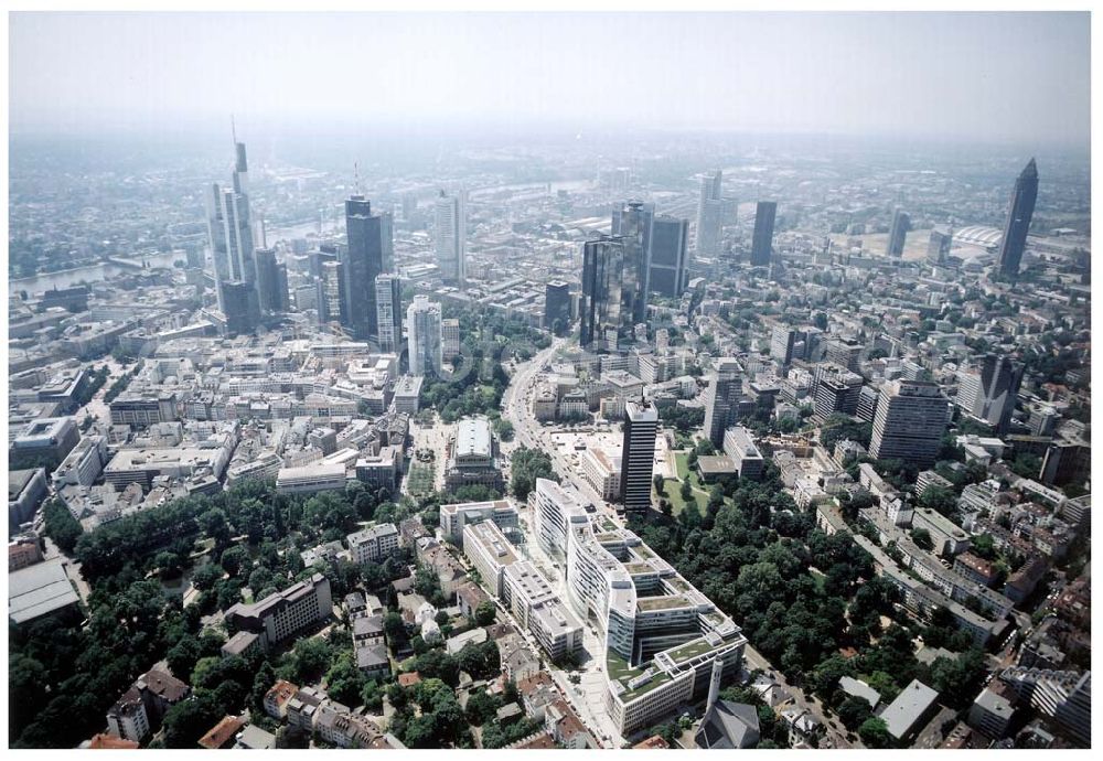 Frankfurt am Main from the bird's eye view: Büro- und Geschäftshauskomplex Frankfurter Welle der DIFA am Bankenviertel in Frankfurt / Main.