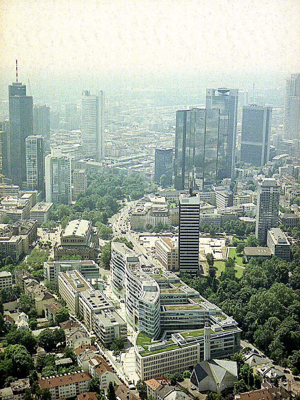 Aerial photograph Frankfurt am Main - Büro- und Geschäftshauskomplex Frankfurter Welle der DIFA am Bankenviertel in Frankfurt / Main.