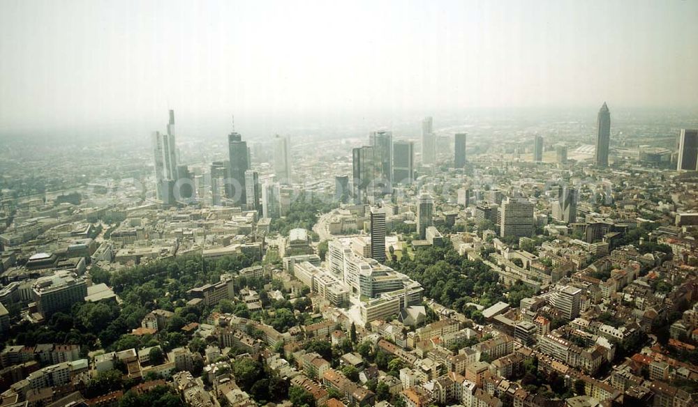 Frankfurt am Main from the bird's eye view: Büro- und Geschäftshauskomplex Frankfurter Welle der DIFA am Bankenviertel in Frankfurt / Main.