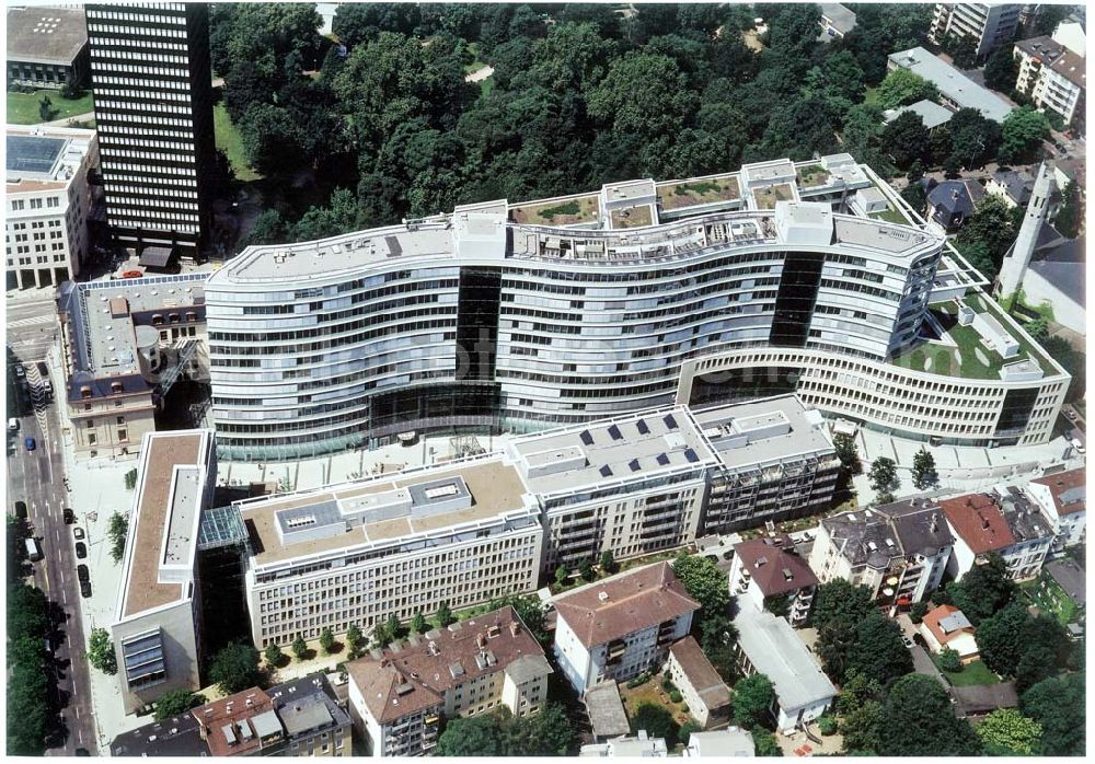 Aerial photograph Frankfurt am Main - Büro- und Geschäftshauskomplex Frankfurter Welle der DIFA am Bankenviertel in Frankfurt / Main.