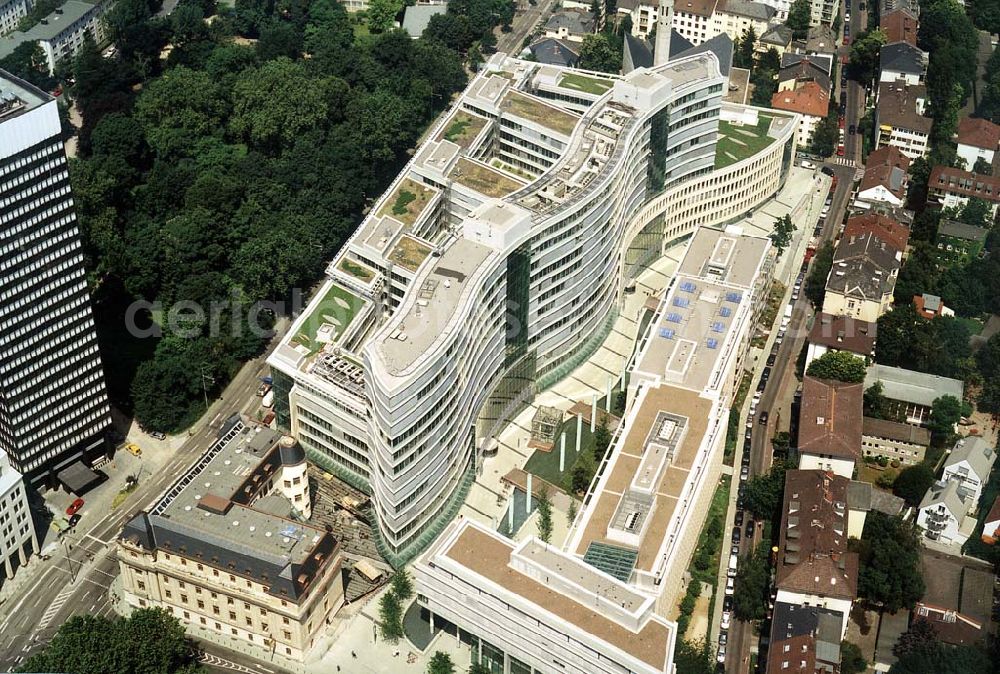 Frankfurt am Main from above - Büro- und Geschäftshauskomplex Frankfurter Welle der DIFA am Bankenviertel in Frankfurt / Main.