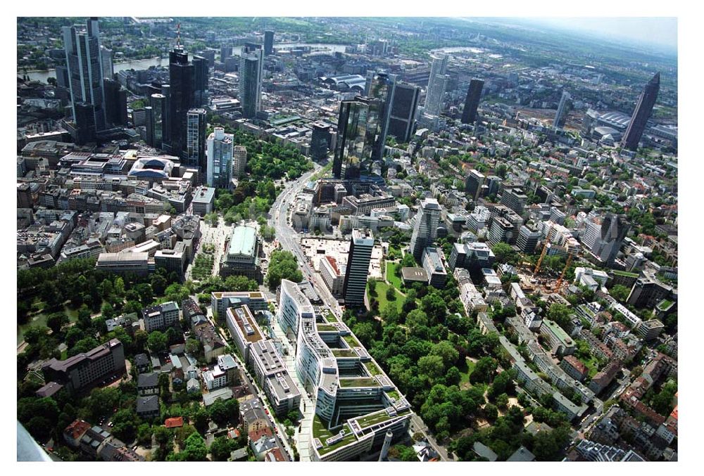 Aerial image Frankfurt am Main - Büro- und Geschäftshauskomplex Frankfurter Welle der DIFA am Bankenviertel in Frankfurt / Main.