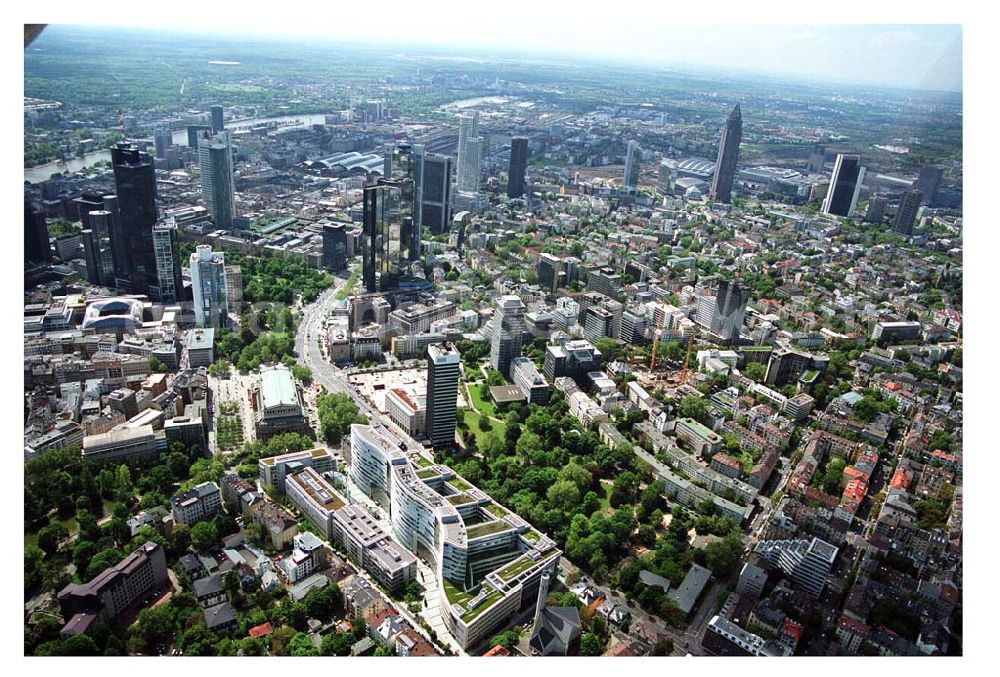 Aerial photograph Frankfurt am Main - Büro- und Geschäftshauskomplex Frankfurter Welle der DIFA am Bankenviertel in Frankfurt / Main.