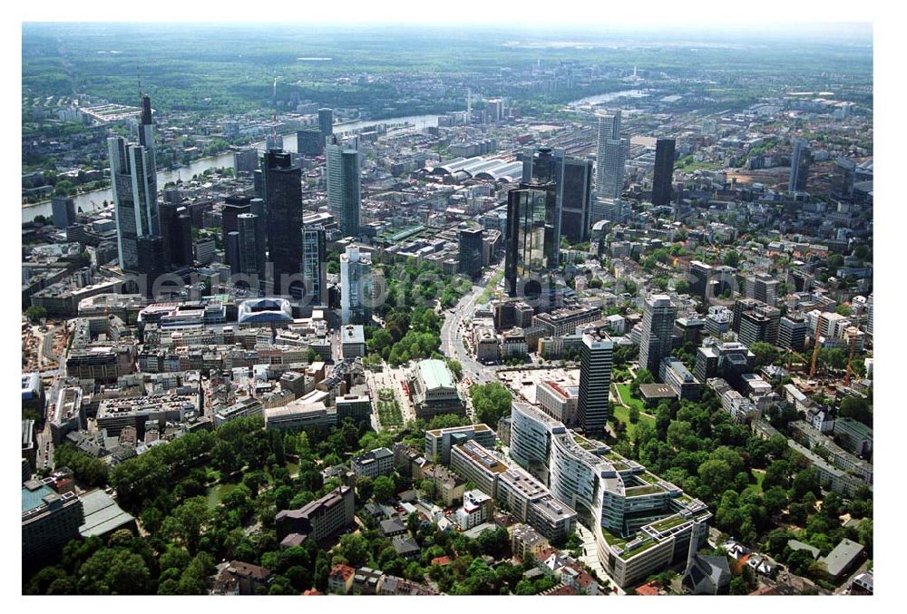 Aerial image Frankfurt am Main - Büro- und Geschäftshauskomplex Frankfurter Welle der DIFA am Bankenviertel in Frankfurt / Main.