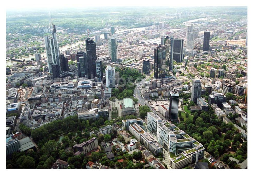 Aerial photograph Frankfurt am Main - Büro- und Geschäftshauskomplex Frankfurter Welle der DIFA am Bankenviertel in Frankfurt / Main.