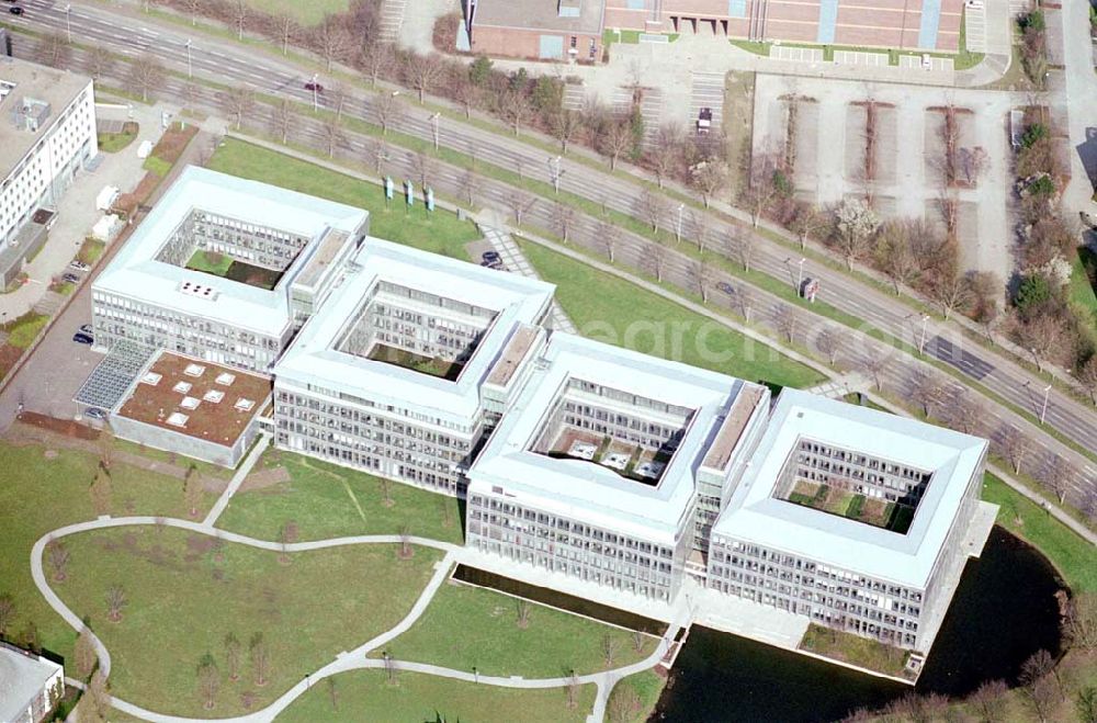 Hannover from the bird's eye view: Büro- und Geschäftshauskomplex am Fuße des Fernsehturms Hannover