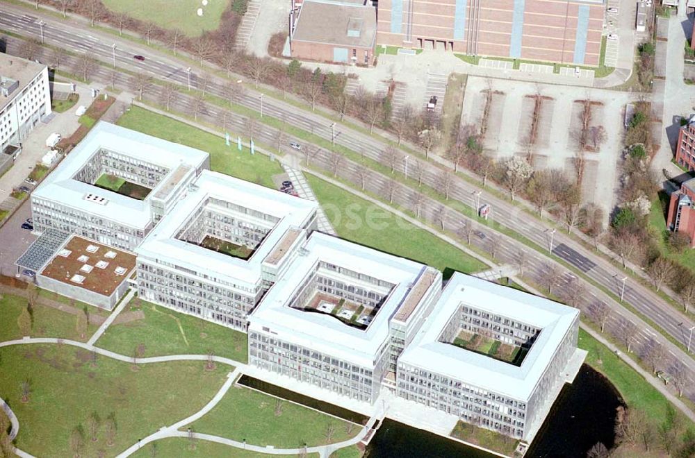 Aerial image Hannover - Büro- und Geschäftshauskomplex am Fuße des Fernsehturms Hannover