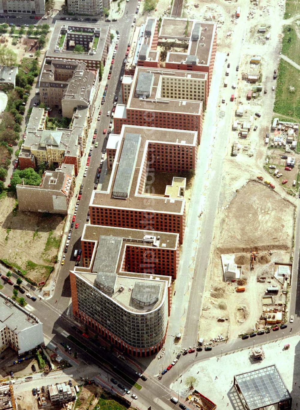 Aerial photograph Berlin - Tiergarten - Büro- und Geschäftshauskomplex der HVB - Immobilienmanagement GmbH am Potsdamer Platz in Berlin - Tiergarten / Mitte.