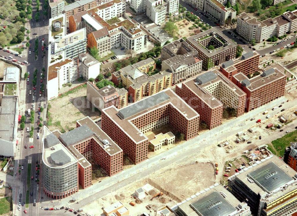 Berlin - Tiergarten from above - Büro- und Geschäftshauskomplex der HVB - Immobilienmanagement GmbH am Potsdamer Platz in Berlin - Tiergarten / Mitte.