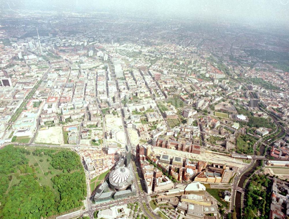 Berlin - Tiergarten from the bird's eye view: Büro- und Geschäftshauskomplex der HVB - Immobilienmanagement GmbH am Potsdamer Platz in Berlin - Tiergarten / Mitte.