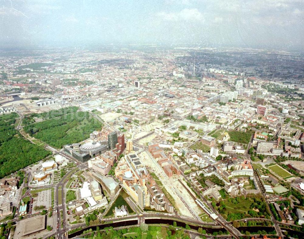 Aerial image Berlin - Tiergarten - Büro- und Geschäftshauskomplex der HVB - Immobilienmanagement GmbH am Potsdamer Platz in Berlin - Tiergarten / Mitte.