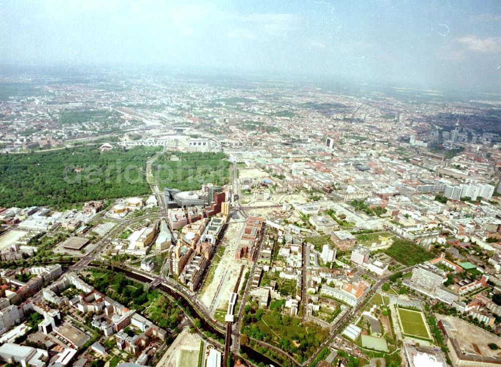 Berlin - Tiergarten from above - Büro- und Geschäftshauskomplex der HVB - Immobilienmanagement GmbH am Potsdamer Platz in Berlin - Tiergarten / Mitte.