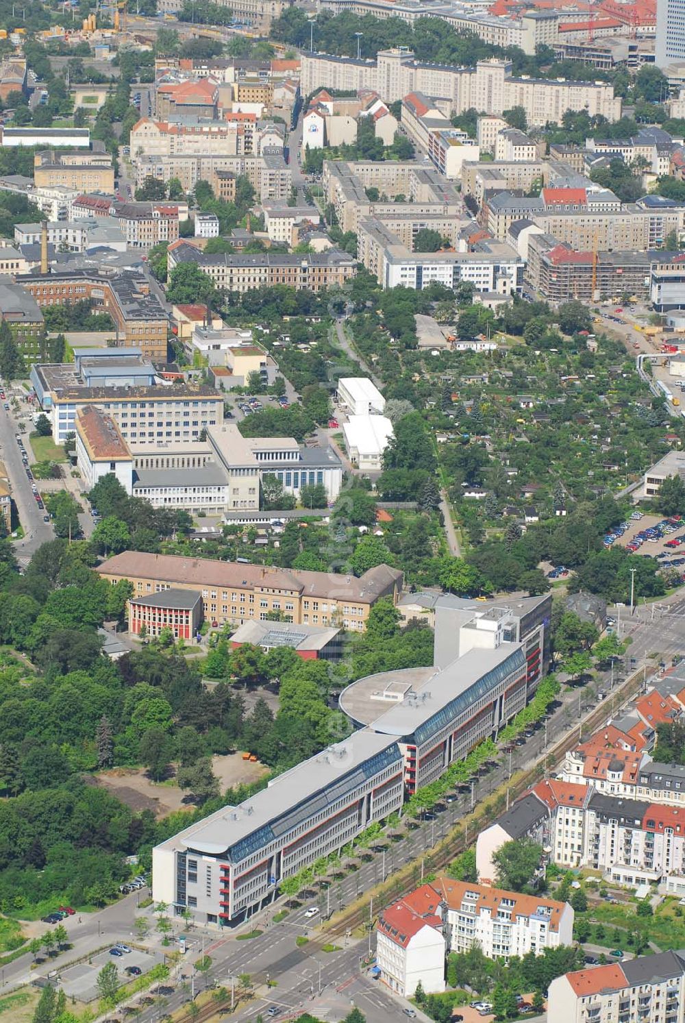 Leipzig from above - Büro- und Geschäftshauskomplex der IKV GMBH an der Wichernstraße in Leipzig.