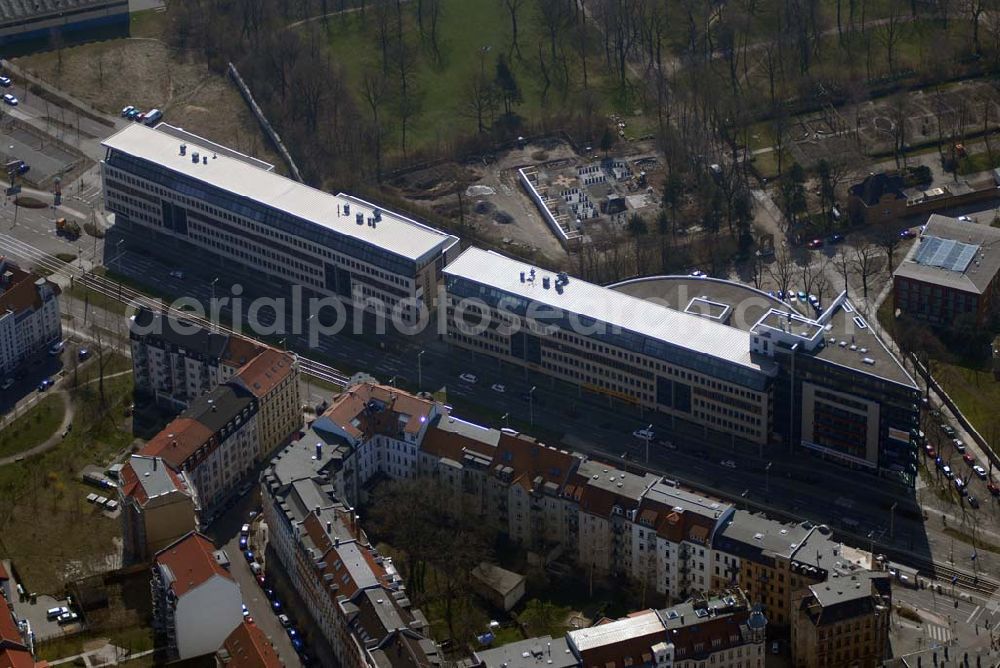 Aerial photograph Leipzig - Blick auf einen Büro- und Geschäftshauskomplex an der Prager Strasse in Leipzig - Reudnitz.