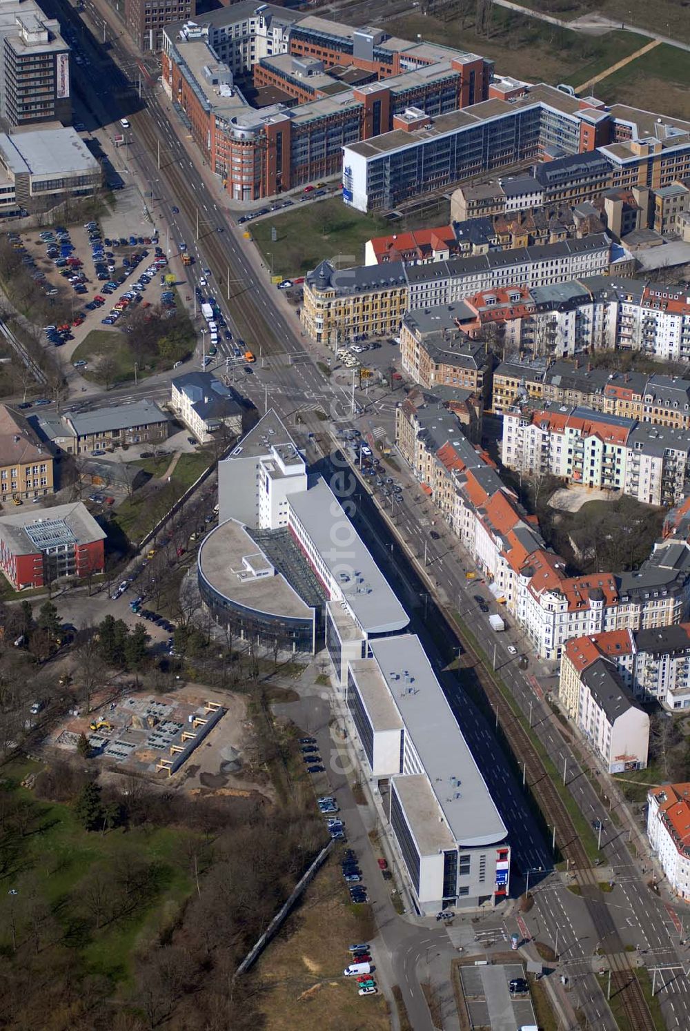 Leipzig from above - Blick auf einen Büro- und Geschäftshauskomplex an der Prager Strasse in Leipzig - Reudnitz.