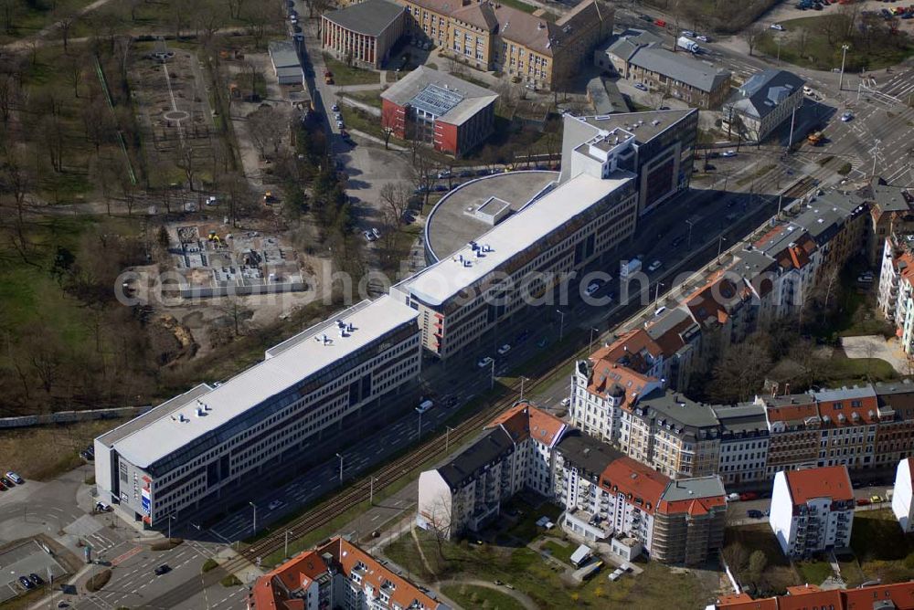 Aerial image Leipzig - Blick auf einen Büro- und Geschäftshauskomplex an der Prager Strasse in Leipzig - Reudnitz.